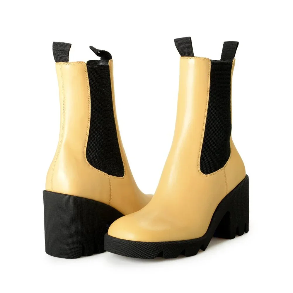 Burberry Women's "Stride Chelsea" Leather Heeled Booties Shoes US 9 EUR 39 - Picture 8 of 8